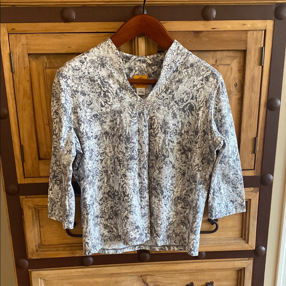 Ruby Rd. Gray and White Patterned Top - Picture 1 of 13